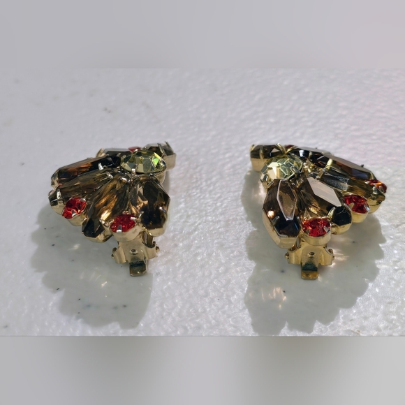 Juliana Hexagon Clip Earrings - Verified - Picture 5 of 7